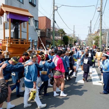 Kanamara Matsuri, Fune-mikoshi en procession 2