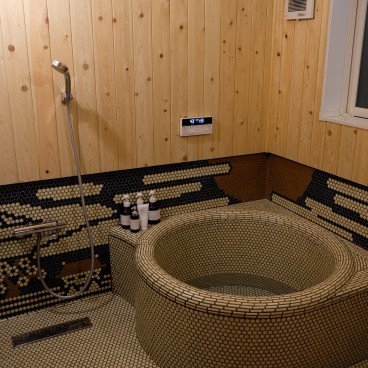 Salle de bains de la maison Karigane (Kyoto)