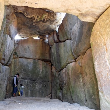 Tombeau Kofun Ishibutai à Asuka au printemps (Nara) 3