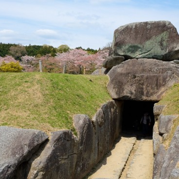 Tombeau Kofun Ishibutai à Asuka au printemps (Nara) 2
