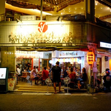 Quartier de Misakicho à Ishigaki, Bistrot izakaya