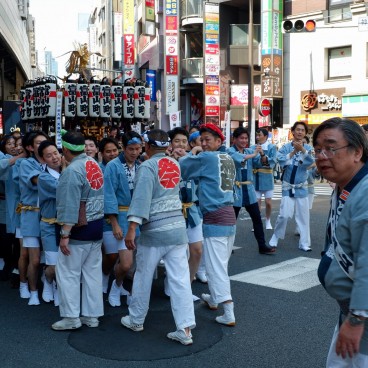 Kanda Matsuri, Mikoshi de quartier et ses porteurs