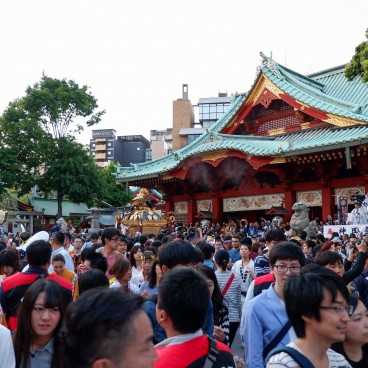 Kanda Matsuri, Procession dans l'enceinte de Kanda Myojin