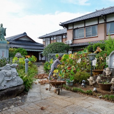 Quartier de Koenji à Tokyo, Statues du temple Chozen-ji