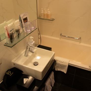 The Royal Park Hotel Haneda, salles de bains et toilettes d'une chambre Premium Comfort Double
