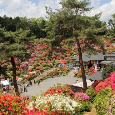 Vue sur l'esplanade du temple Shiofune Kannon-ji à Ome 