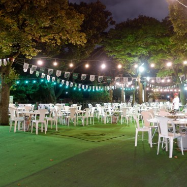 Forest Beer Garden à Tokyo, terrasse en plein air dans un parc 2