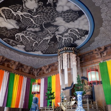 Vue intérieure du Hatto au temple Kencho-ji à Kamakura