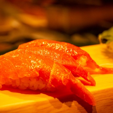 Restaurant sushi-ya dans l'aéroport de Haneda (Tokyo), sushis de thon gras