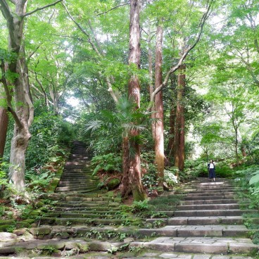 Zuisen-ji à Kamakura, Embranchement des chemins Otokozaka et Onnazaka