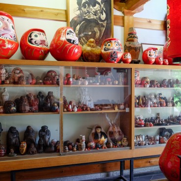 Horin-ji (temple Daruma-dera à Kyoto), différentes poupées Daruma