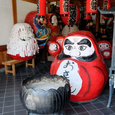 Horin-ji (temple Daruma-dera à Kyoto), poupées Daruma du pavillon principal