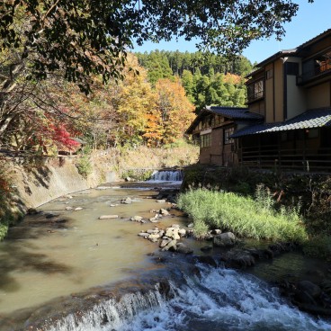 Kurokawa Onsen, vue sur le village thermal en automne 2