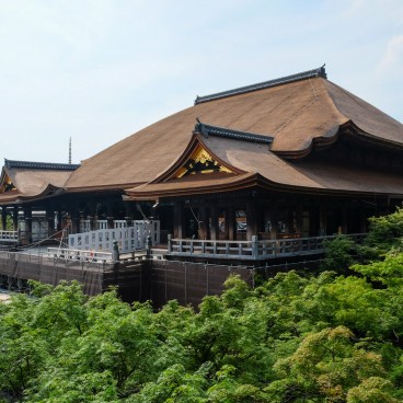 Kiyomizu-dera et rénovation du balcon du bâtiment principal, Kyoto pendant le Coronavirus en juin 2020
