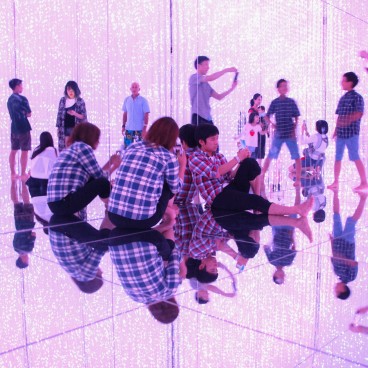 teamLab Planets (Tokyo), The Infinite Crystal Universe