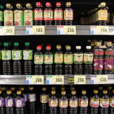 Rayon de sauces soja au supermarché japonais