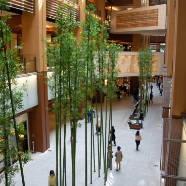 Tokyo Midtown, Galleria avec l'œuvre Forest of the village guardian de Eriko Horiki 2