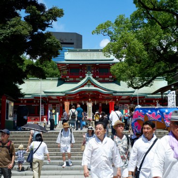 Tomioka Hachiman-gu, Pavillon principal Honden pendant le Fukagawa Hachiman Matsuri à la mi-août