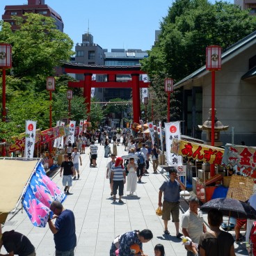 Tomioka Hachiman-gu, Allée principale pendant le Fukagawa Hachiman Matsuri à la mi-août