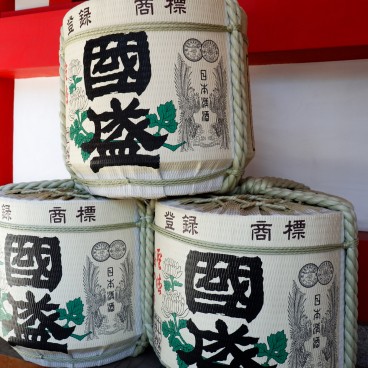 Tomioka Hachiman-gu, Offrandes de saké