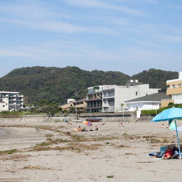 Hayama, plage le long de la côte Morito Kaigan
