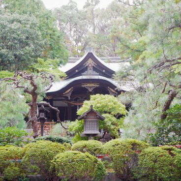 Higashi-Tenno Okazaki-jinja, pavillon principal