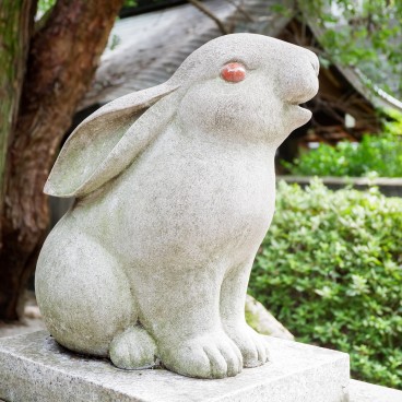Higashi-Tenno Okazaki-jinja, statue de lapin Koma Usagi