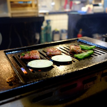 Miyakojima, restaurant yakiniku de bœuf wagyu et légumes grillés