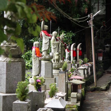 Hozan-ji (Nara), statues de Jizo dans le cimetière du temple