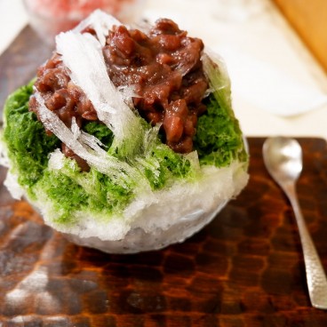 Kakigori thé matcha haricot azuki au restaurant Darumaya (だるまや餅菓子店) à Tokyo
