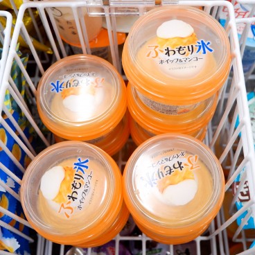 Glace kakigori en vente au supermarché et konbini en été au Japon