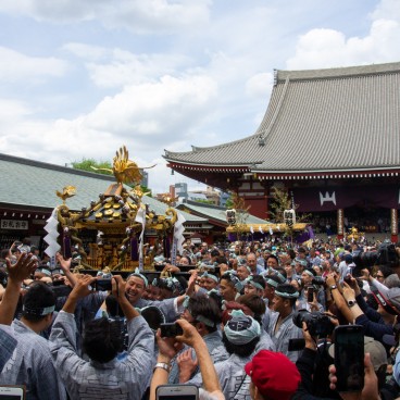 Sanja Matsuri, parade de mikoshi au Senso-ji