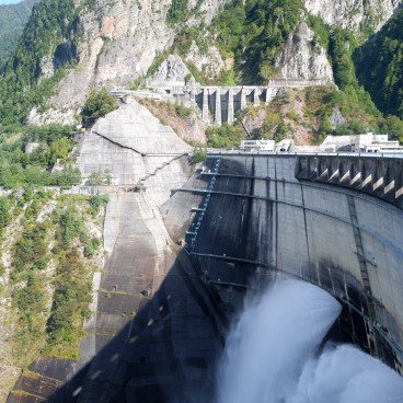 Barrage de Kurobe, observatoire sur les vannes de lâcher d'eau