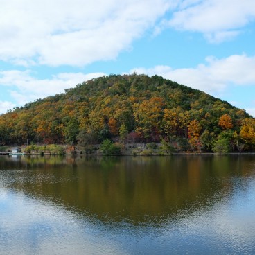 A proximité de Entsu-ji (Kyoto), parc autour du lac Takaragaike en automne 2