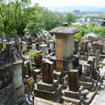 Konkai Komyo-ji (Kyoto), cimetière bouddhiste et vue sur la ville