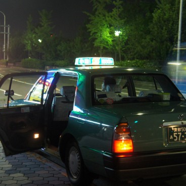 Taxi au Japon, ouverture automatique de la porte arrière