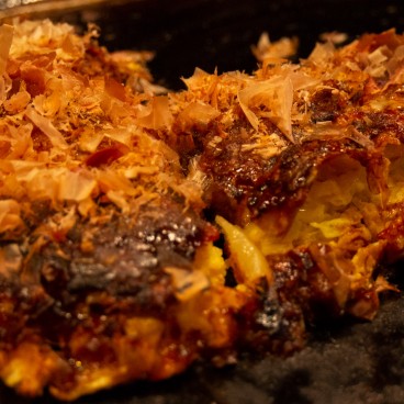 Hozenji San-pei (Osaka), okonomiyaki en détail