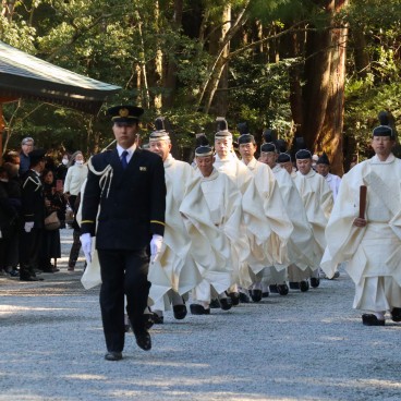 Ise Jingu, procession de prêtres shinto au sanctuaire intérieur Naiku (Kotai-jingu) pendant Kenkoku-kinen-sai, le 11 février