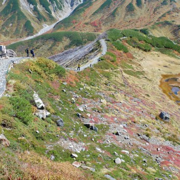 Murodo, lac Chinoike et ses eaux rouge sang