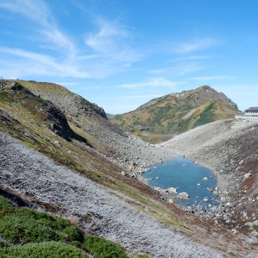 Murodo, lac Rindoike et refuge de montagne sur les monts Tateyama