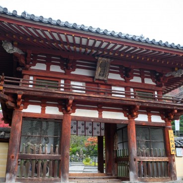 Oka-dera (Asuka), porte Niomon en automne