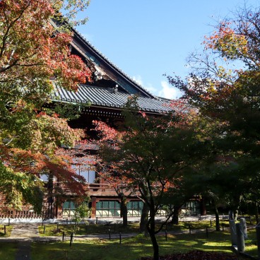 Shinnyo-do (Shinshogokuraku-ji), vue sur les érables rouges et les pavillons du temple 2