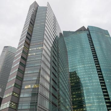 Caretta Shiodome (Tokyo), vue sur les hauts immeubles de bureaux du quartier