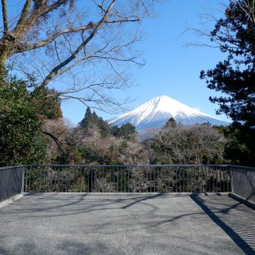 Chutes d'eau de Shiraito, plateforme d'observation en hauteur avec vue sur le Mont Fuji