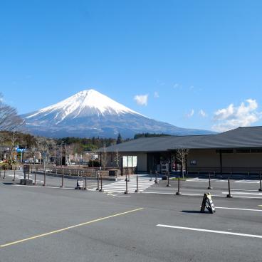 Chutes d'eau de Shiraito, accès au site naturel avec vue sur le Mont Fuji