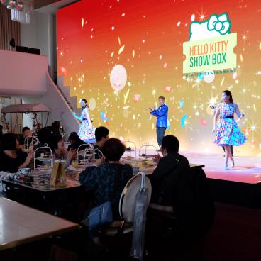 Hello Kitty Show Box (Awaji), spectacle de danse et de musique