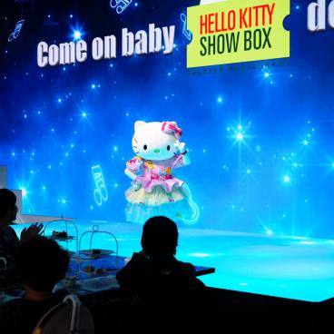 Hello Kitty Show Box (Awaji), spectacle Hello Kitty en personne