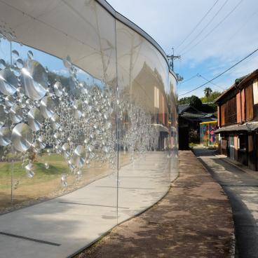 Inujima "Art House Project", maison S-Art House, œuvre "contact lens" de Haruka Kojin