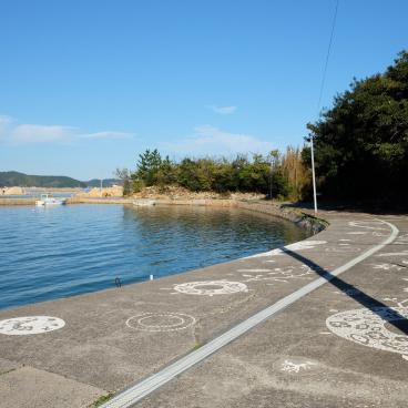 Inujima "Art House Project", peintures "Listen to the Voices of Yesterday Like the Voices of Ancient Times" de Yusuke Asai 2