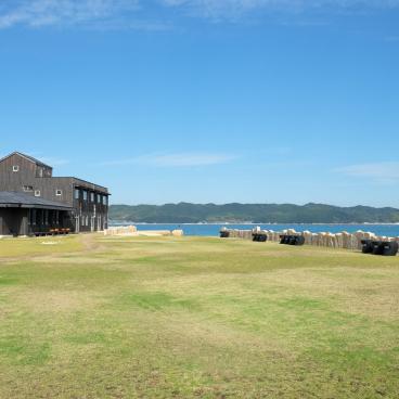 Inujima, vue sur le bâtiment d'accueil pour les visiteurs